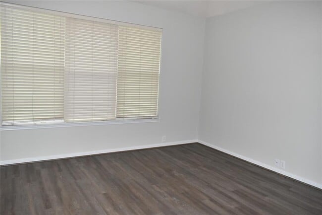 Building Photo - 11111 Sprucedale Ct
