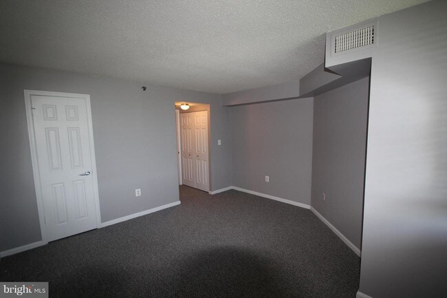 Building Photo - 10101 Grosvenor Pl