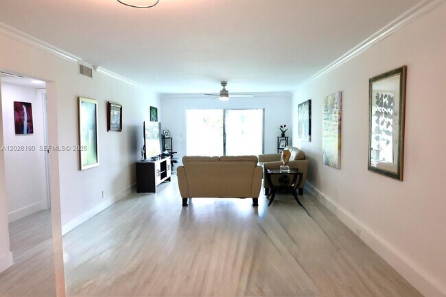 Building Photo - 3004 Portofino Isle