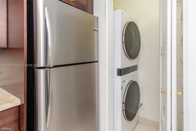 Building Photo - 1 br, 1 bath Condo - 770 Claughton Island ...