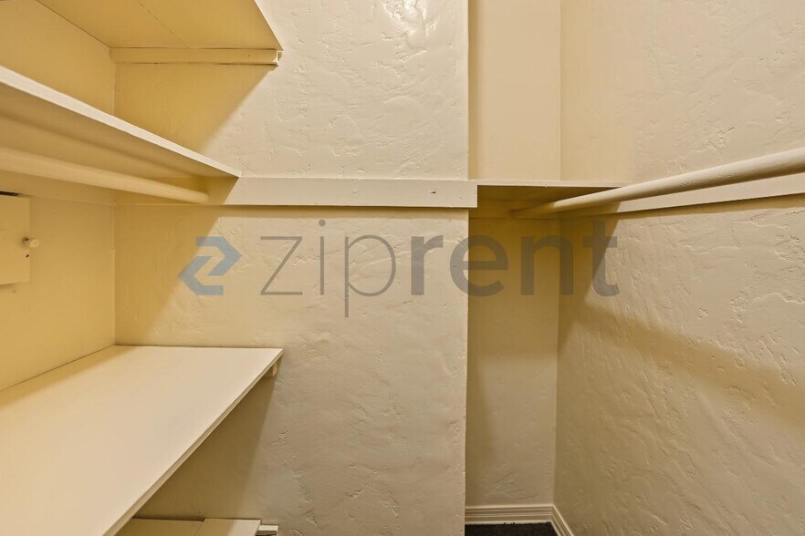 Building Photo - Unit 4268