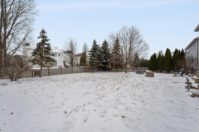 Building Photo - 706 Versailles Pkwy