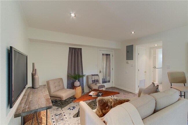 Building Photo - 9305 Granada Hills Dr