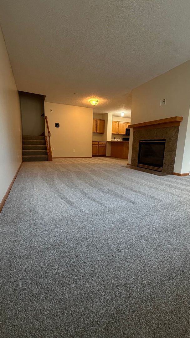 Building Photo - Freshly painted 3BD/2BA Townhome * Rosemount * Available Now