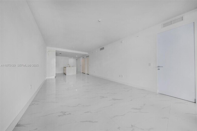 Building Photo - 700 NE 24th St