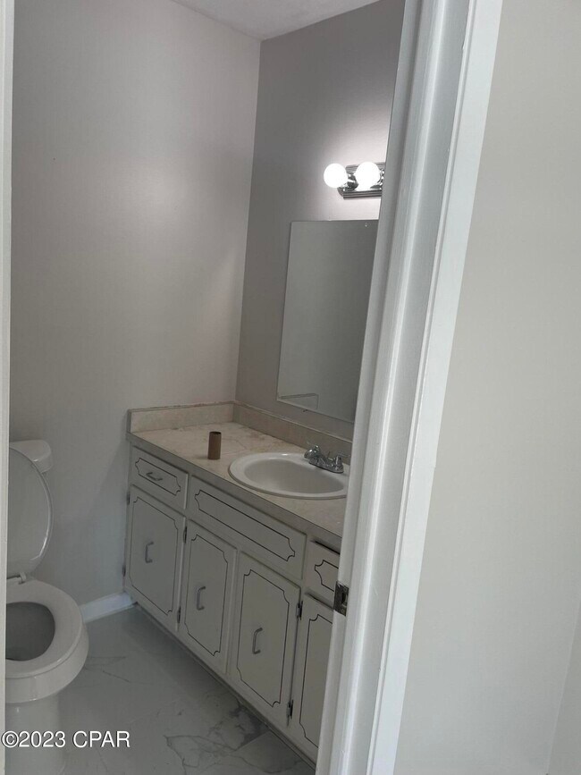 Building Photo - 102 Hershel Ct