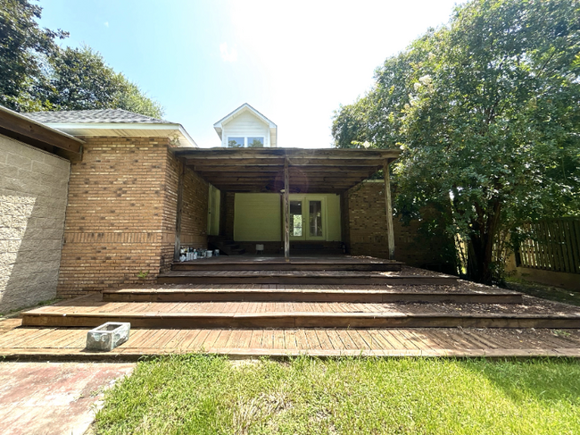 Building Photo - 13043 Sullivan Ln
