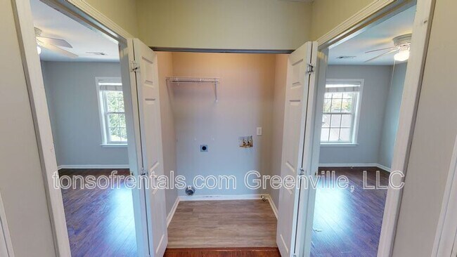 Building Photo - 524 Cliffview Ct