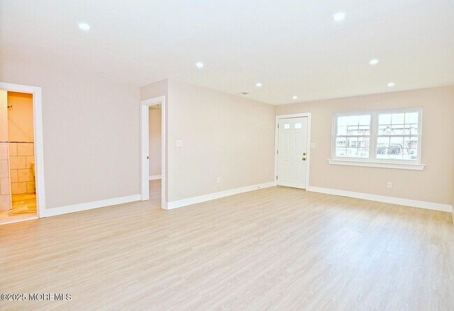Building Photo - 168 Esmeralda Ct
