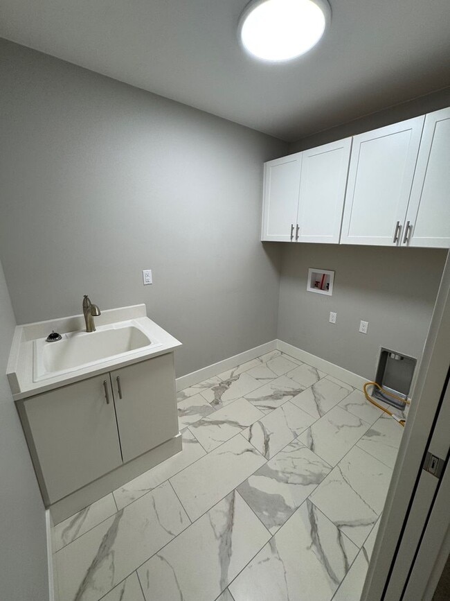 Building Photo - Beautiful 4 Bedroom Home in Desirable Wasi...