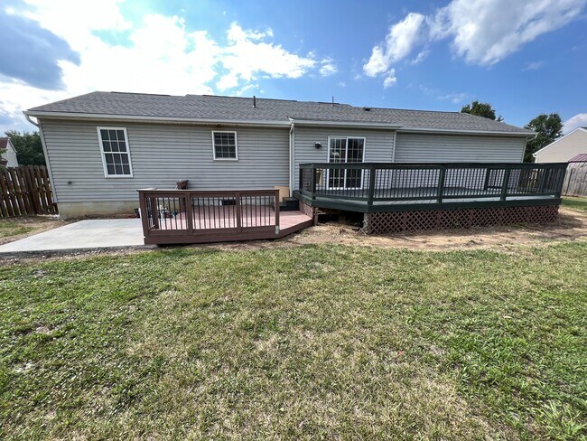 spacious triple back deck - 11810 White Pine Dr