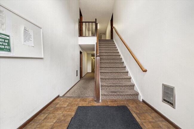 Building Photo - Bright & Updated 2 Bed Rental – Move-In Re...