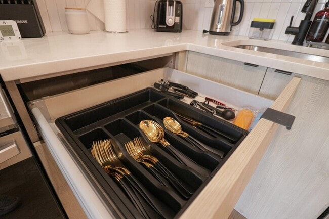 Building Photo - 1806 A St NE