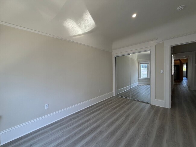 Building Photo - 569-571-571 Minna St