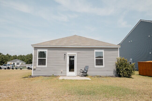 Building Photo - One-Level Living in Ladson