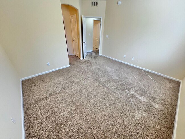 Building Photo - ABSOLUTELY STUNNING 2 BEDROOM, 2 BATHROOM CONDO LOCATED IN THE GATED COMMUNITY OF PACIFIC CREST I...