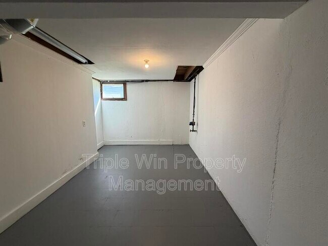 Building Photo - 8015 Aline Ave