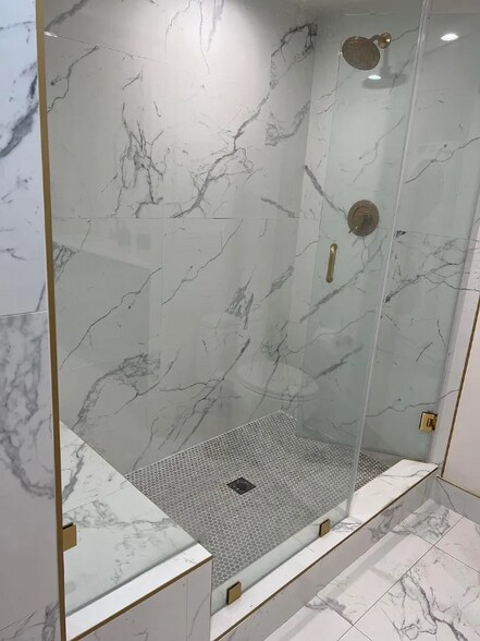 Building Photo - 6752 Hillpark Dr