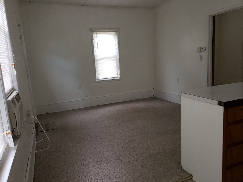 Building Photo - 208 Herbert Ave