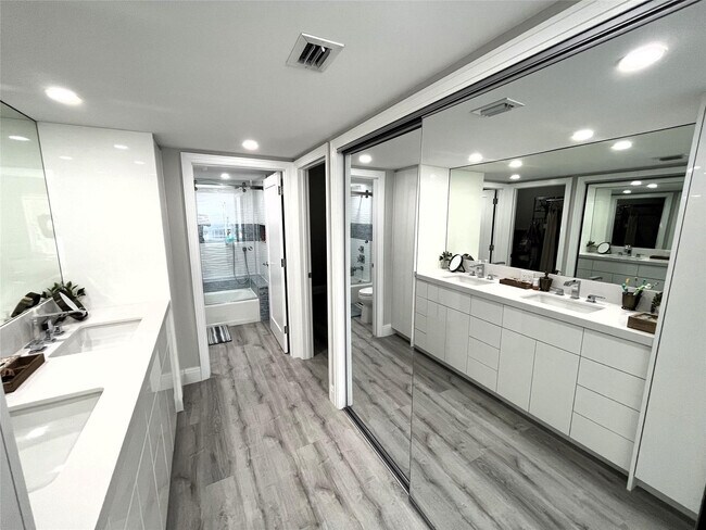 Building Photo - 3500 Galt Ocean Dr