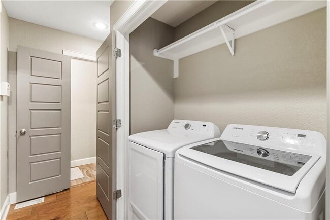 Building Photo - 5307 S Bellview Rd