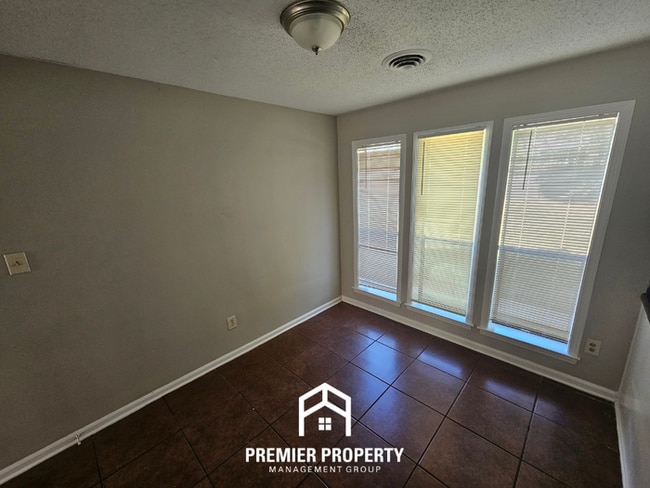 Building Photo - 3951 Silverleaf Rd