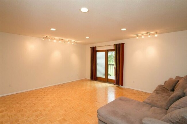 Building Photo - $1,395 | 2 Bedroom + Bonus Room, 1.5 Bathr...