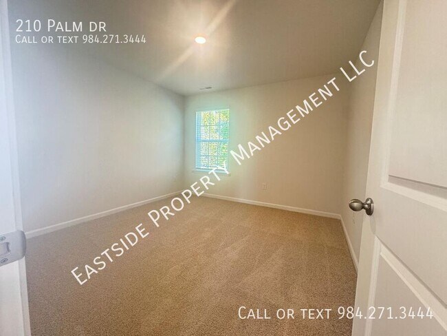 Building Photo - 210 Palm Dr