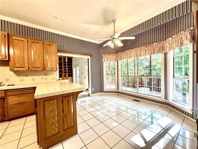 Building Photo - 2319 N Aspen Dr