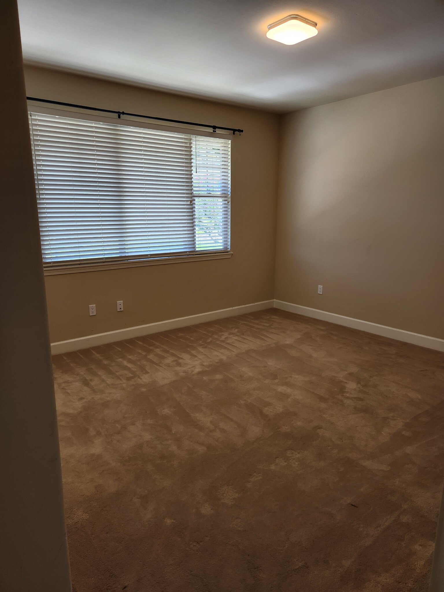 Building Photo - 47 Awela Cir