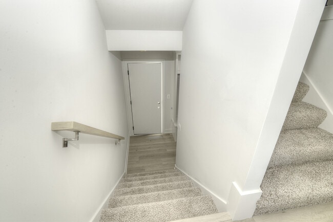 Building Photo - 214 N Walnut St