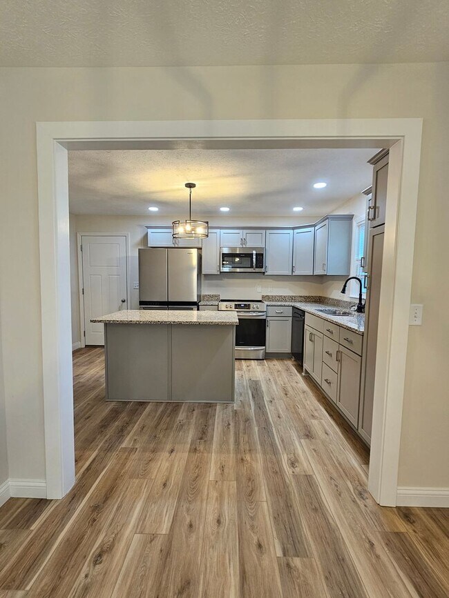 Building Photo - 395 W Crocus Dr