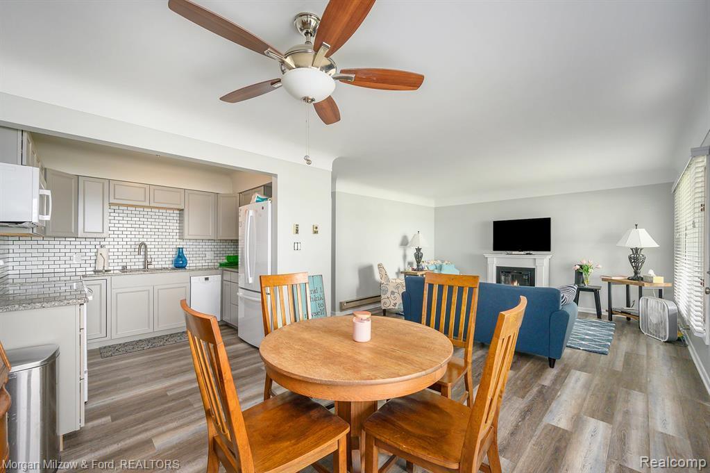 Kitchen/Living Room - 5375 Cooley Lake Rd