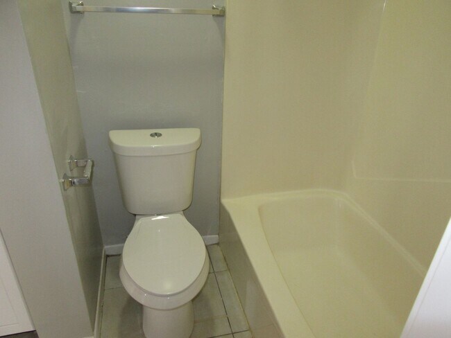 Building Photo - 2914 Sequoia Ave