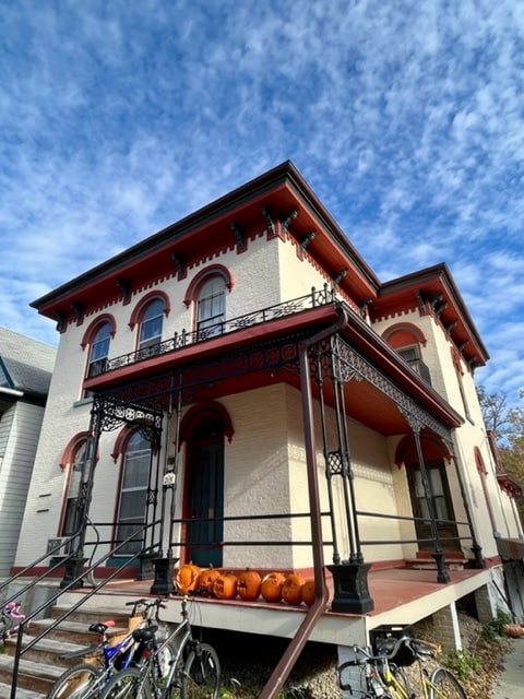 Building Photo - 215 N Pinckney St