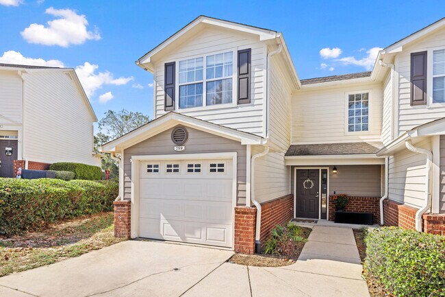 Building Photo - 759 Majestic Dr