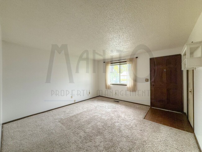 Building Photo - Indiana Ave/Ella Rd Duplex