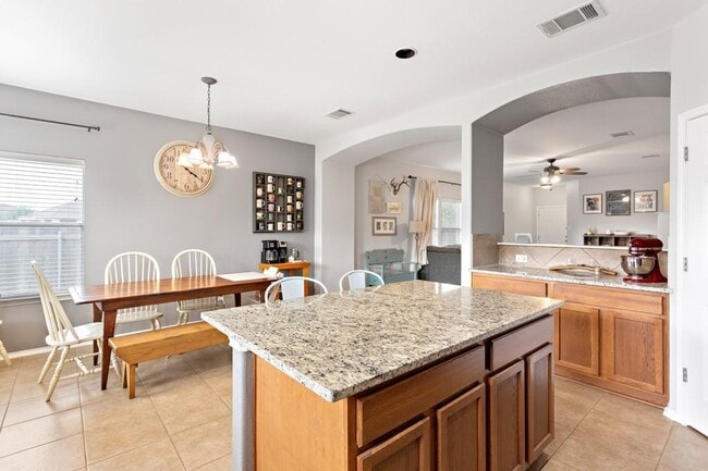 Building Photo - 2009 Blewett Dr