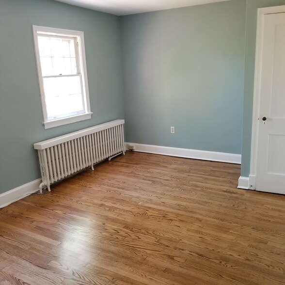 Large master bedroom - 2226 Observatory Plz NW