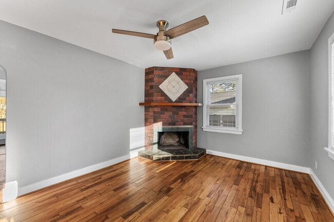 Building Photo - 108 E Magruder St