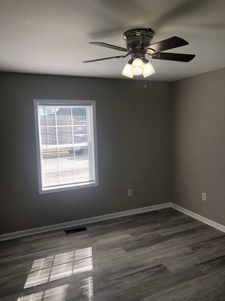 Building Photo - 1538 W New York St