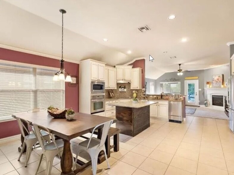 Building Photo - 1052 Lufkin Ln