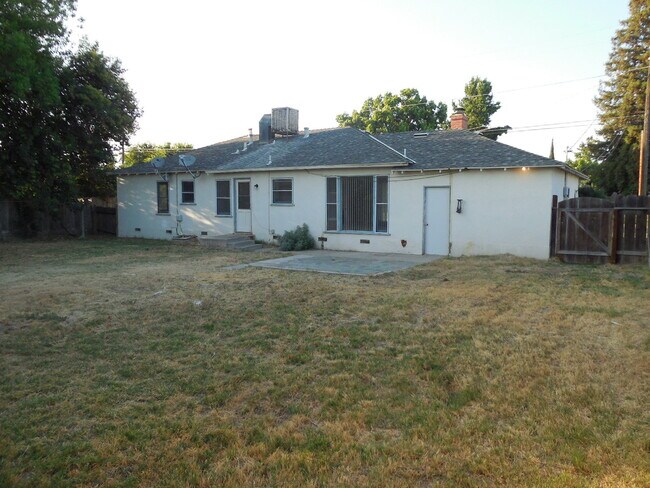 Building Photo - 456 Drakeley Ave