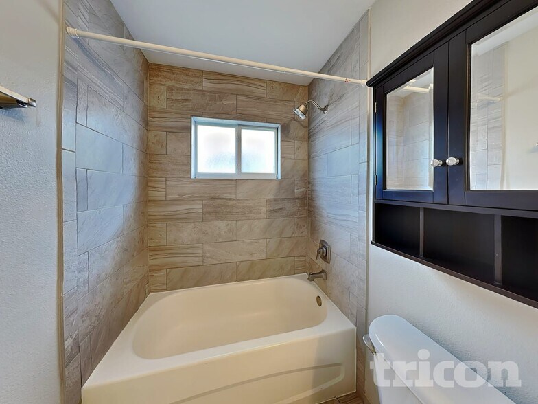 Building Photo - 533 Scarlet Maple Ct