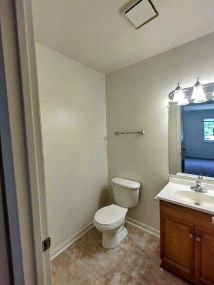 Primary Photo - 600 Reusens Rd