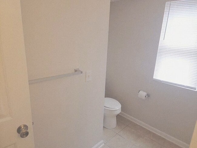 Building Photo - RENT SPECIAL! LOCATION, LOCATION, LOCATION! ONLY MINUTES TO WRIGHTSVILLE BEACH, CENTRAL TO ALL IL...