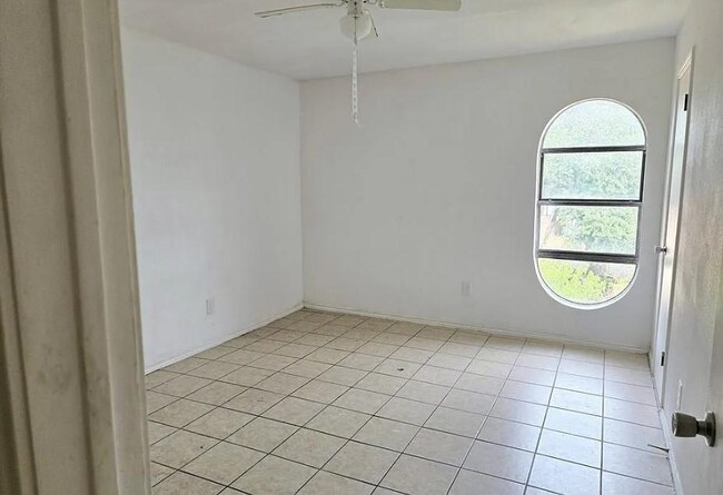 Building Photo - 3509 N 23rd Ln