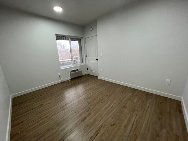 Building Photo - 404 E 5600 S