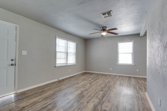 Building Photo - Remodeled 3-Bedroom Home with Spacious Patio & Deck!