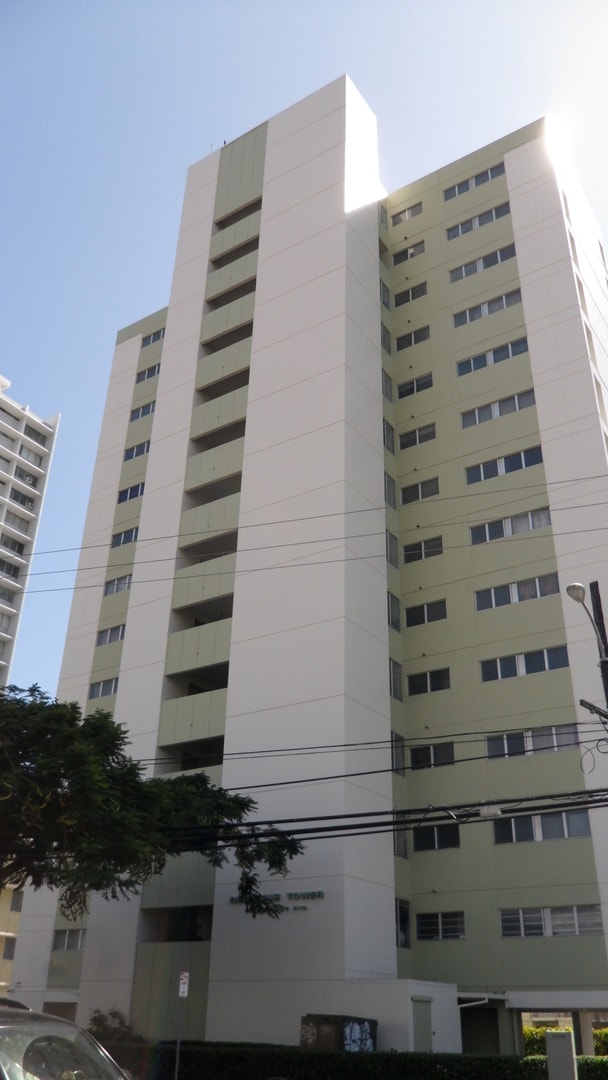 Building Photo - Spacious 2-Bedroom 1-Bath and 1-Parking at...